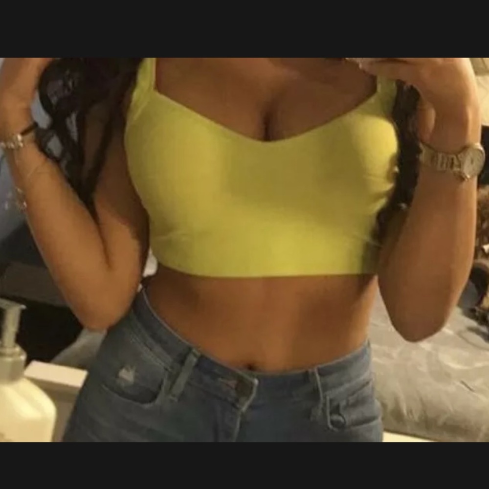 Woman’s￼ BOOHOO Size 4 crop top
